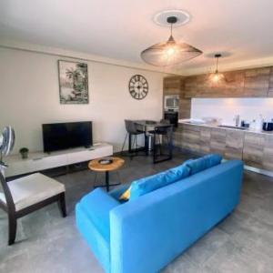 Near Papeete modern apartment with sea view