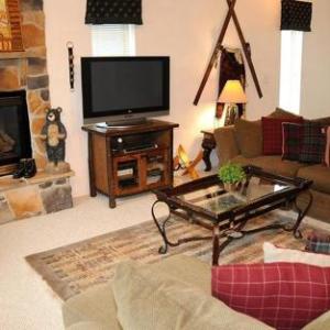 Seven Springs Woodridge 4 Bedroom Premium Condo Sleeps 10 Deck with Mountain Views condo