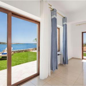 Sea View House Loutraki by Delfus