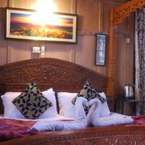 Young Shahzada Group of Houseboats