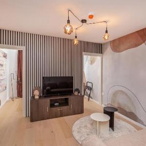 Sunny LOL 1-bedroom apartment with balcony 1