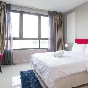 2BR i-City Shah Alam | Free Parking | Walk to Mall