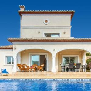 Villa La Paloma Blanca by Abahana Villas