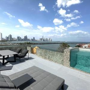 AmazINN Places Penthouse Deluxe Skyline and Private Rooftop