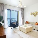 Spectacular flat on the seafront La Mer Dubai