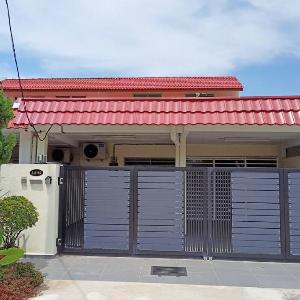 Cosy 4-bedroom residential home with air-cond