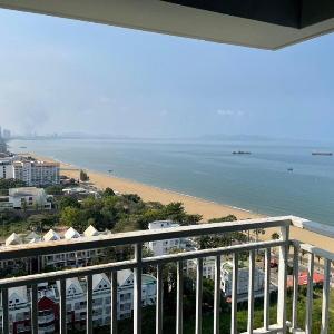 Jomtien condo Beachfront & Sea view (2 BR)
