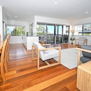 Spacious New 2 bedroom Kings Beach Townhouse ZF2