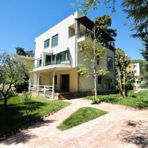 The Pine Grove Villa