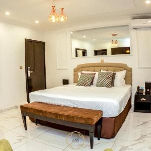 AMJ HOTEL