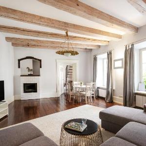 3 Bedroom Duplex Apartment next to the Gates of Dawn