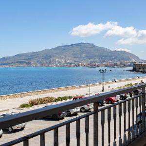 GuestHost - Sirene Seaview Apartment with Balcony