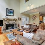 Fairway to Seven - King Bed Big-screen TVs Golf Course Views Georgia