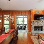 Tippy Canoe Lodge - Relax by the fireplace or play ping pong and foosball Jasper