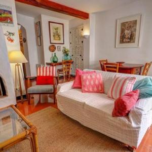 Red Velvet Apartment by Hello Homes Sitges