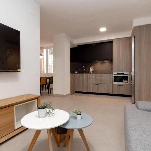 C23 Lovely 4 Bedroom close to Maria Zambrano