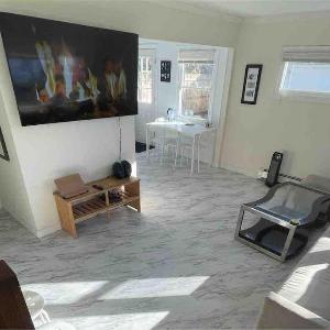Entire 3bdr home w/parking backyard FirePit BBQ