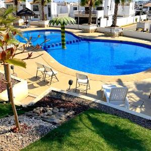 Excelente Casa en Zona de Cerritos en Frente a Alberca - Azul Pacífico I