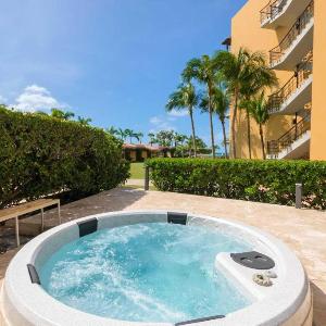 Beachfront - Coral Sea Garden 3BR condo - P116