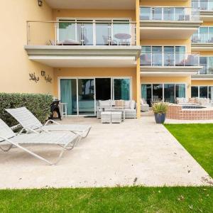 Beachfront - Garden Delight 3BR condo - E125