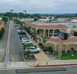 Howard Johnson by Wyndham Buena Park, Buena Park