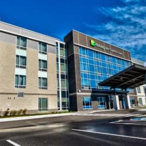 The Royal Montreal Golf Club Hotels - Holiday Inn Express & Suites Vaudreuil-Dorion