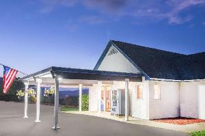 Travelodge by Wyndham Lake George NY, Lake George