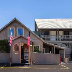 Econo Lodge Inn & Suites