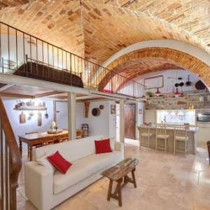 Arezzo Hotels With Free Parking Deals At The 1 Hotel With