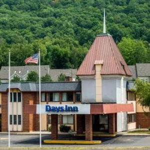 Hotels near Powder Ridge Mountain Park - Days Inn by Wyndham Berlin Meriden