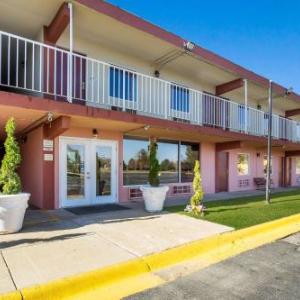 Hotels near David S. Palmer Arena - Americas Best Value Inn Danville