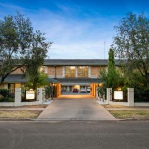 Hotels near Temora Aviation Museum - Garden City Motor Inn