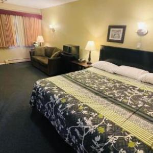 Hotels near Key City Theatre - Travellers Motel