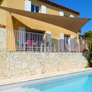Spacious and bright house with swimming pool