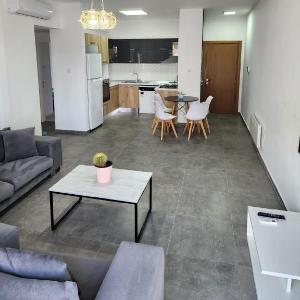 LUXURY 2+1  APARTMENT AT DEREBOYU AVENUE