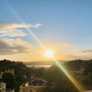 Nestee Serviced Apartments - Central Torquay - Pet Friendly - Harbour Views