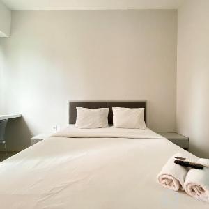 Nice and Cozy Studio Transpark Juanda By Travelio