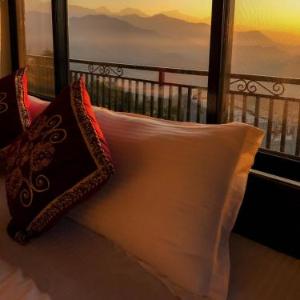 Superview Lodge - Family-Run Himalayan Sunrise