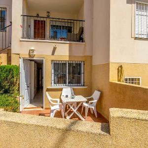 HE sunny terrace t