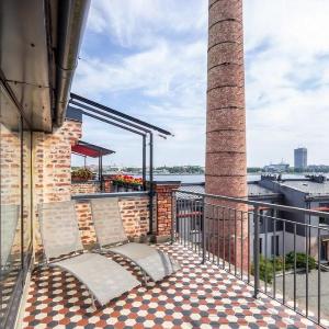 Historic 4 Floor Townhouse - Terrace - King Bed