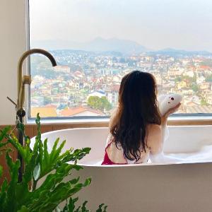 Cafe View House