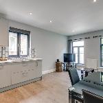Spacious & Bright 2 Bed 2 Bath 