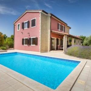 Four-Bedroom Holiday home Bijazici with an Outdoor Swimming Pool 08