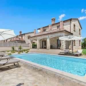 Villa Serenita with heated pool