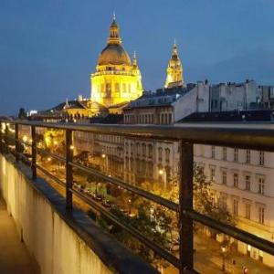 Basilica View Apartment with Balcony