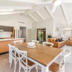 Seashells - Dog-Friendly Beach House Steps from Pippi Beach - Holiday Yamba
