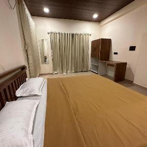 VIDHI VILLA - Besides Valley View with Luxurious Swimming pool & AC
