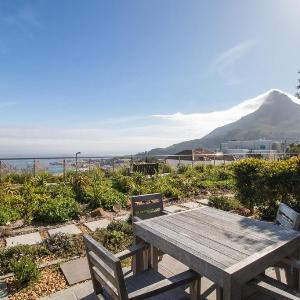 Camps Bay One Bedroom apartment - luxury stay with sea view