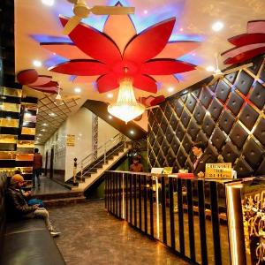 Hotel Kaaynat Mahal 25 Mtrs from Dargah