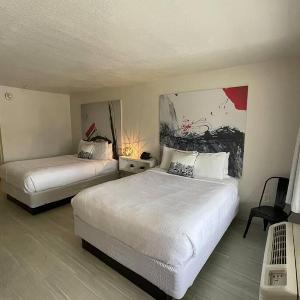 Cozy hotel with Super location near Disney